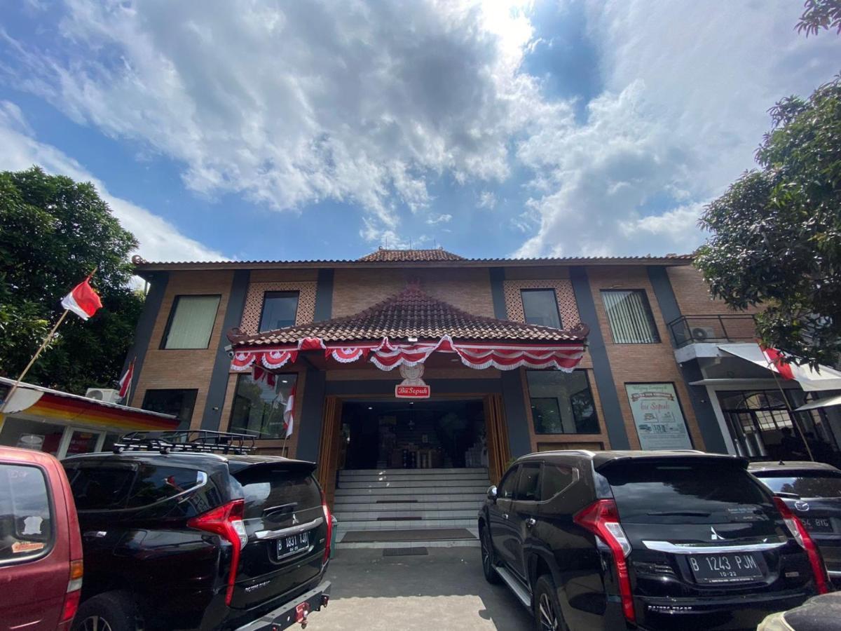 Bu Sepuh Guesthouse Sangkanurip Exterior photo